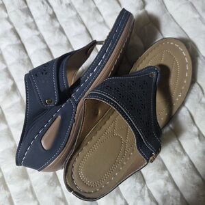 Elegant Navy and Tan Women's Sandals